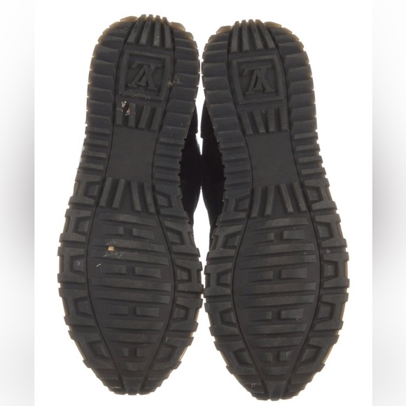 Louis Vuitton Monogram Low Top Sneakers - Picture 5 of 5